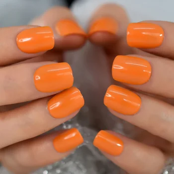 Глянцевые Блестящие Оранжевые Накладные Ногти Короткие Квадратные Накладные Ногти Однотонные Накладные Ногти на Пальцах Искусственные Накладные Ногти Повседневная Одежда