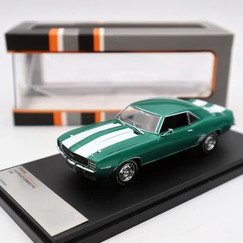 Литой под давлением сплав 1: 43 Camaro RS 1969 Модель мускулкара в зеленую и белую полоску, украшение для показа классической коллекции для взрослых, Подарок-сувенир